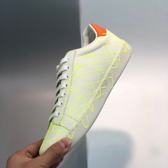 Athletic_Shoes